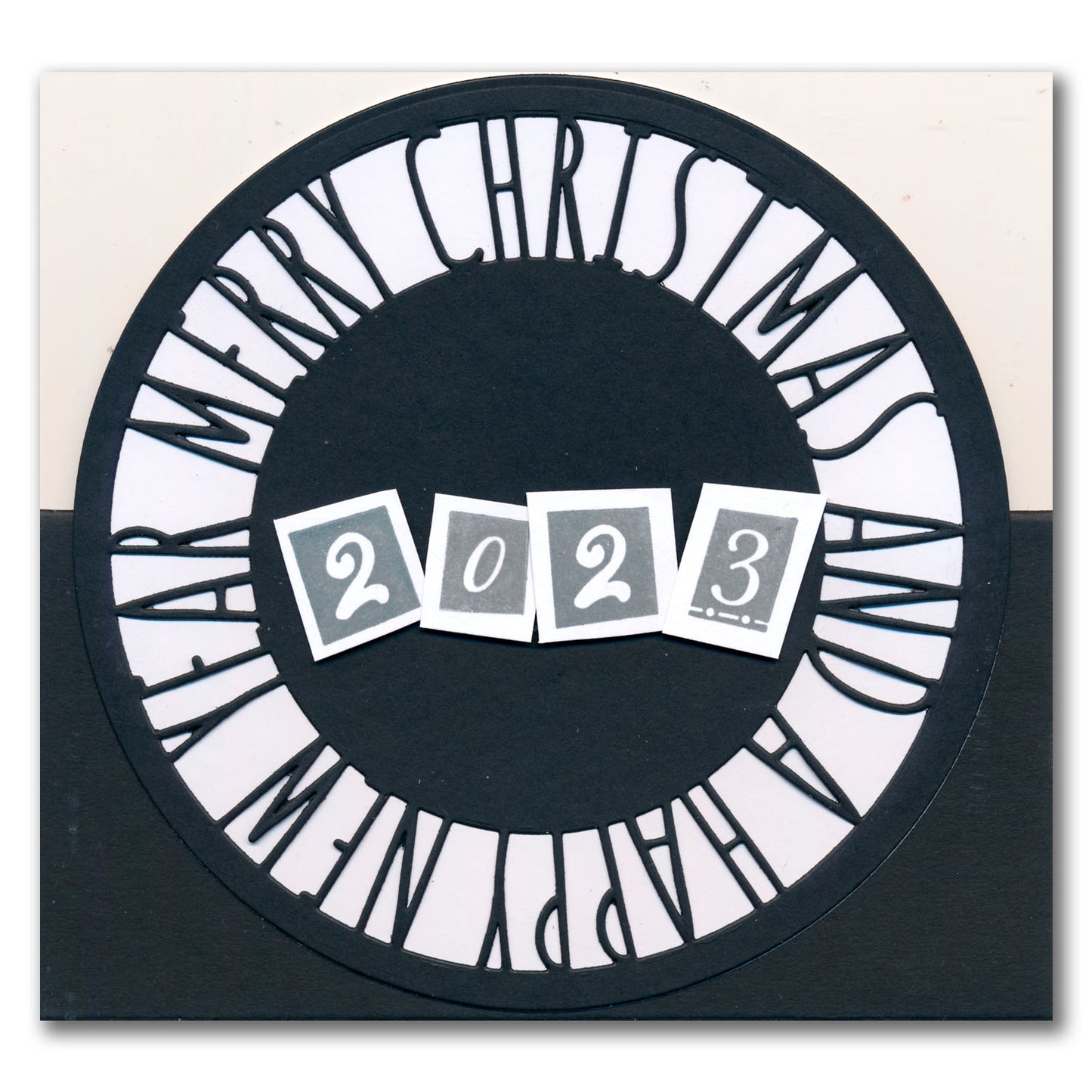 Merry Christmas & a Happy New Year Round Aperture Framer Die Set